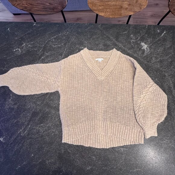 AE Green V-neck Knit Sweater, M - Picture 2 of 4